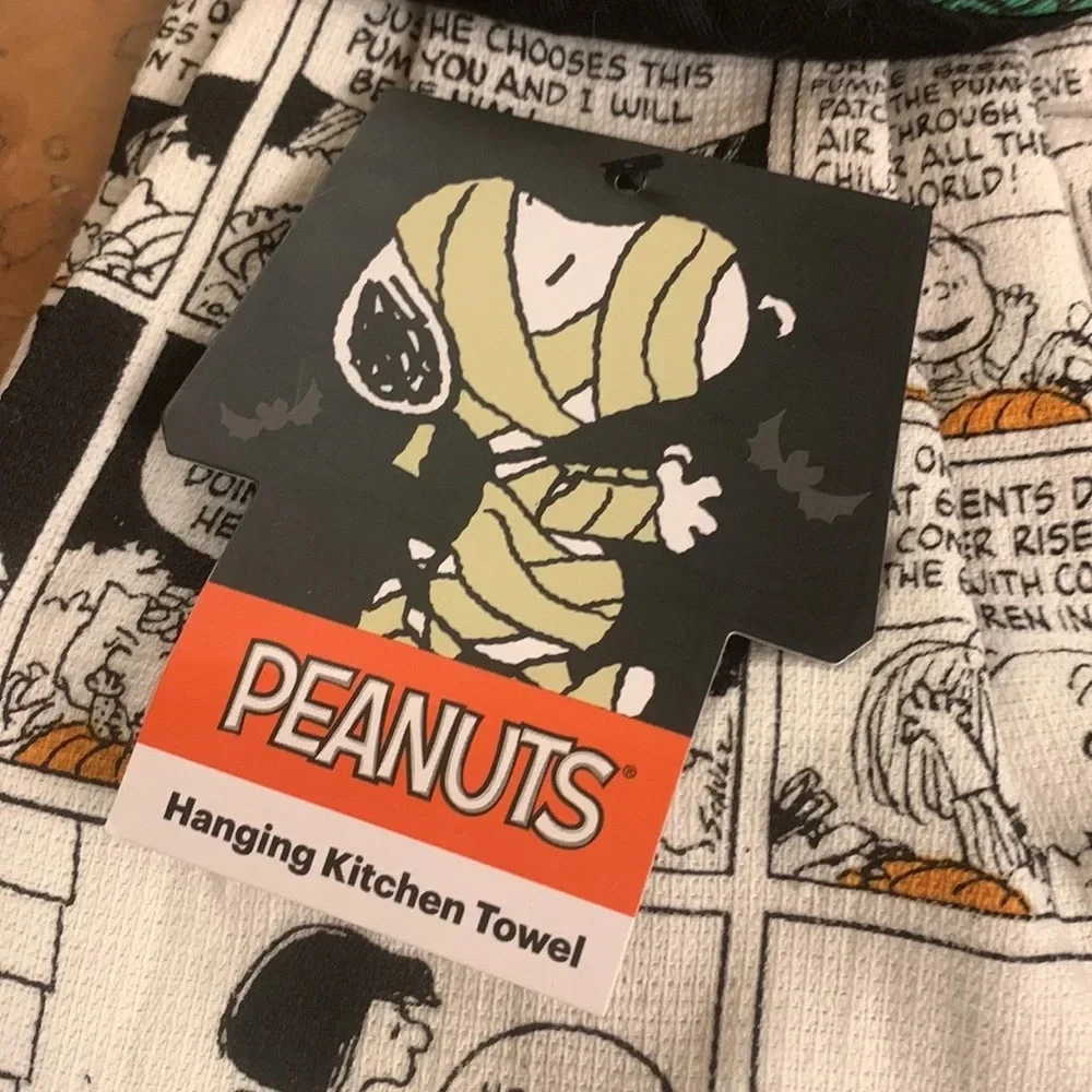 Peanuts Snoopy The Great Pumpkin Halloween Hanging Kitchen Towel NEW